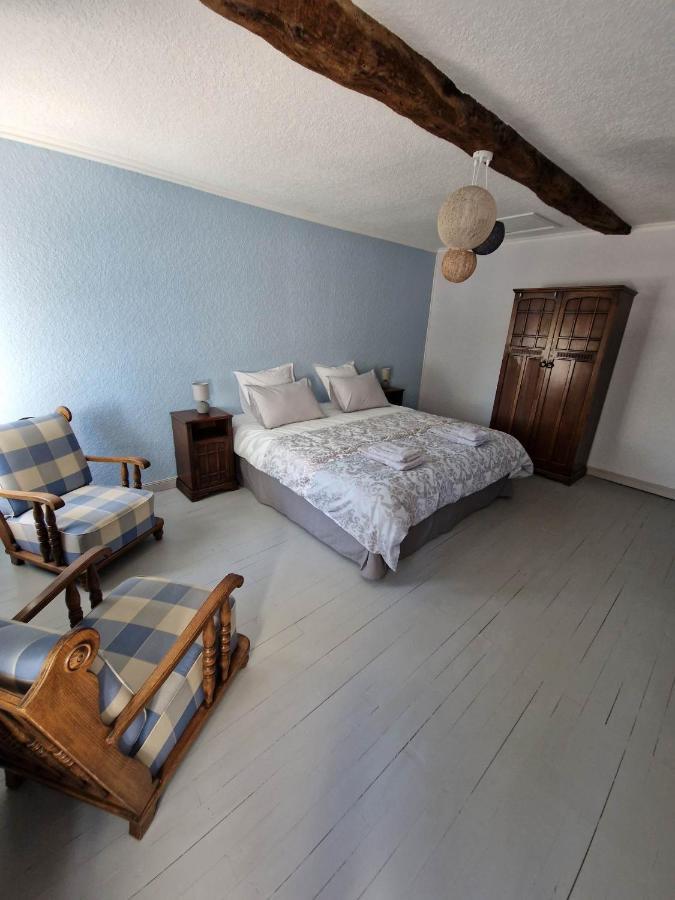 Escale Au Clos Saint Martin De Juillers Gites Et Chambres D'Hotes Exterior foto