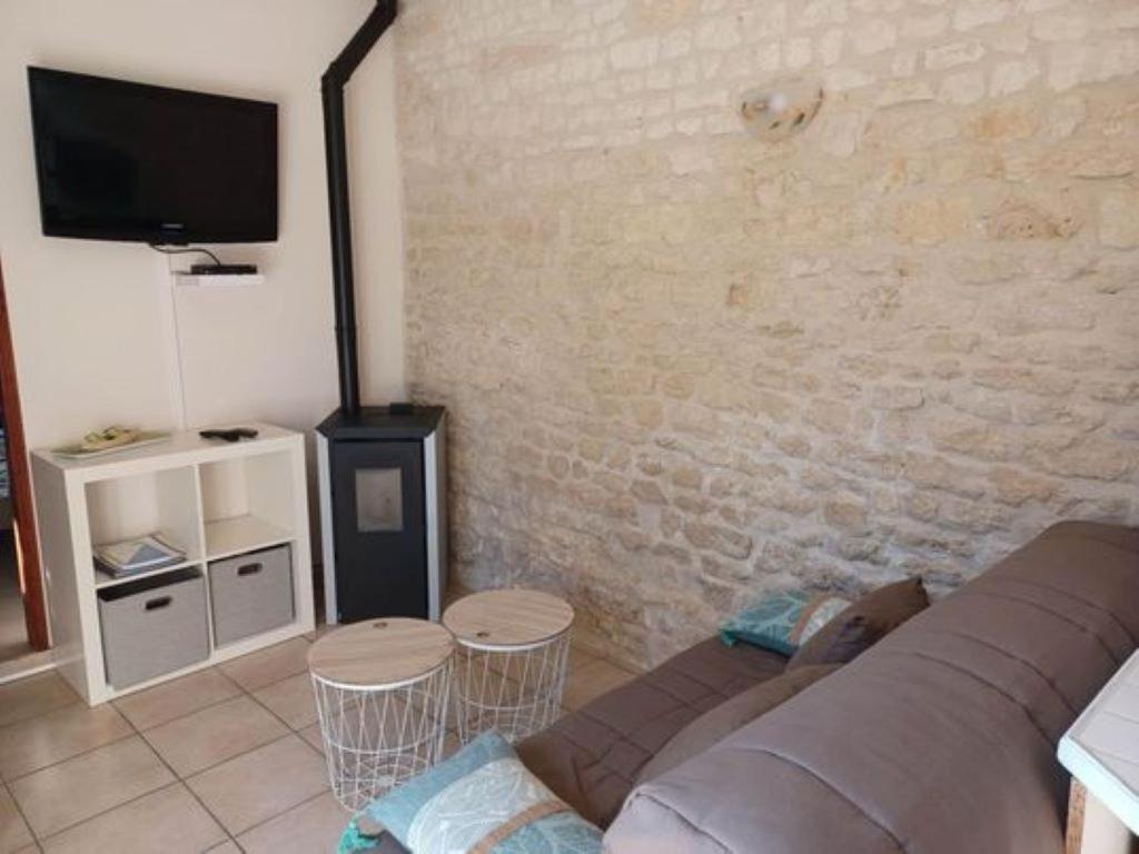 Escale Au Clos Saint Martin De Juillers Gites Et Chambres D'Hotes Exterior foto